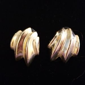 Gold plated leaf style pierced earrings